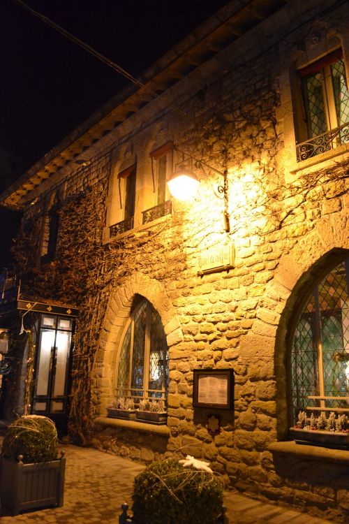stone house night restaurant