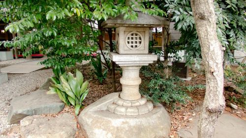 stone lanterns shrine japan