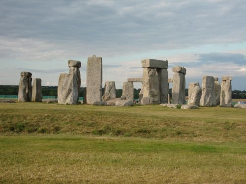 stones megaliths stonehenge