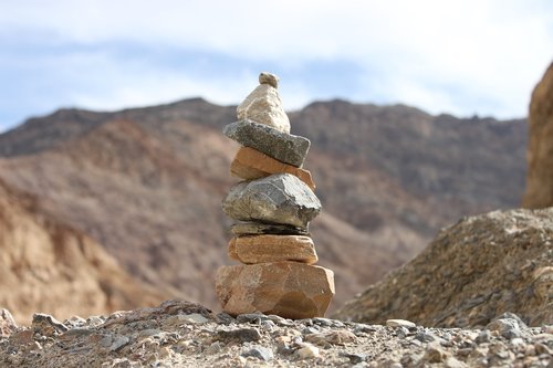 stones  death valley  desert
