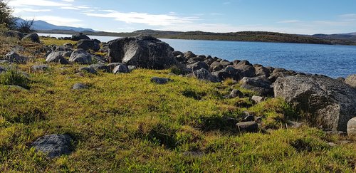 stones  costa  lake