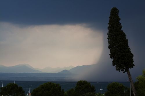 storm lake mountains