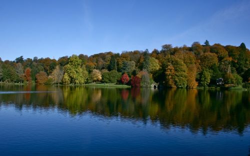 stour-head autumn blue