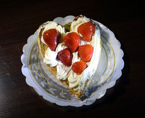 strawberries cream pastry