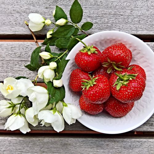 strawberries fruits large