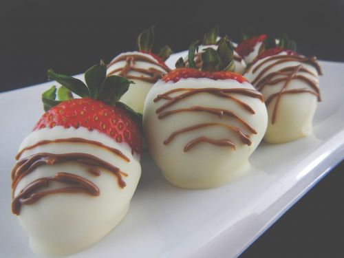 strawberries chocolate dessert