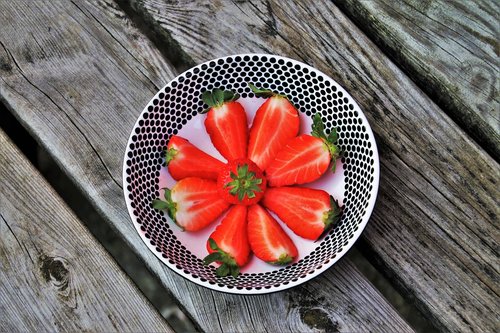strawberries  plate  dots