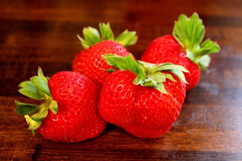 strawberries  berries  red
