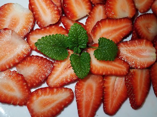 strawberries  sliced  fruit