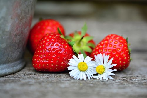 strawberries  fruits  food