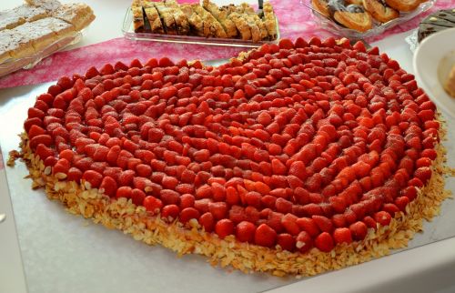 strawberries strawberry cake heart