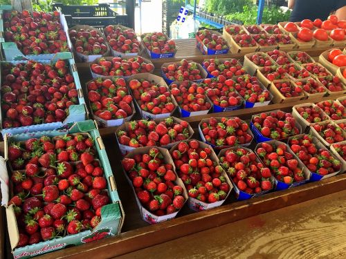 strawberries fruit market