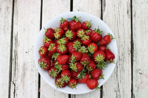 strawberries table bowl