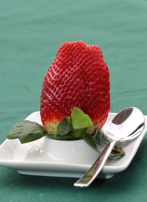 strawberry fruit eat