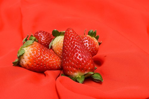 strawberry  fruit  fresh