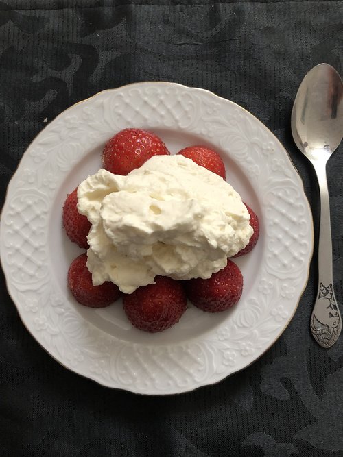 strawberry  dutch  cream