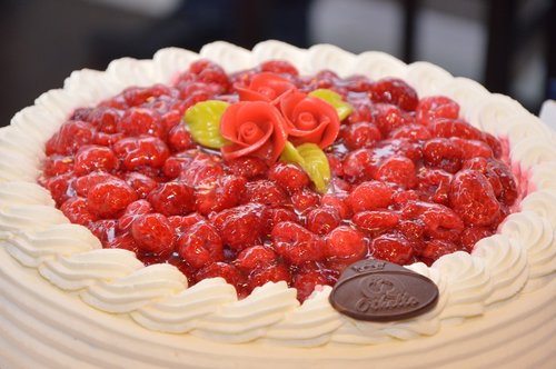 strawberry cake  cake  delicious