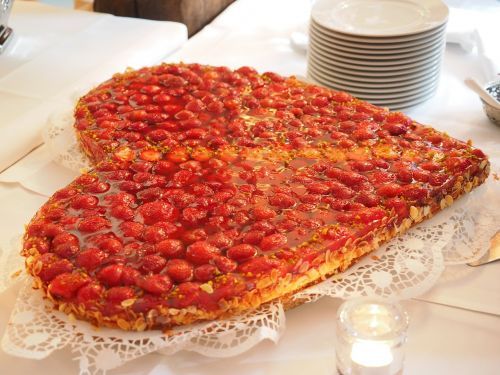 strawberry cake cake heart