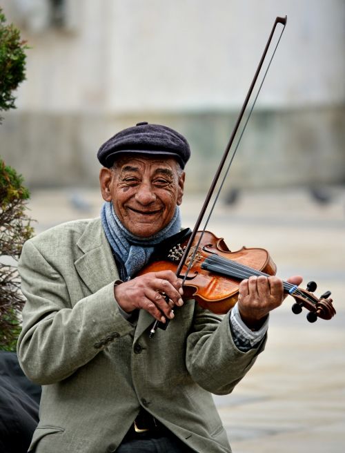 street musician violinist