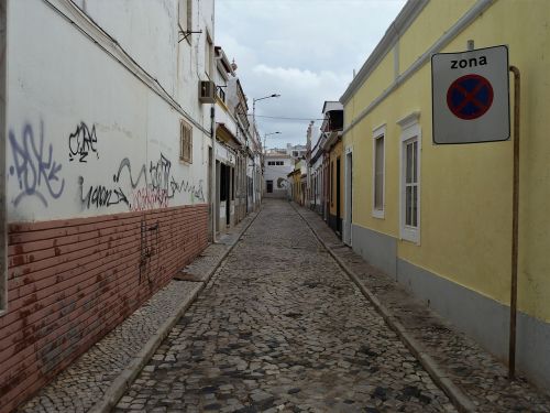 street rose narrow