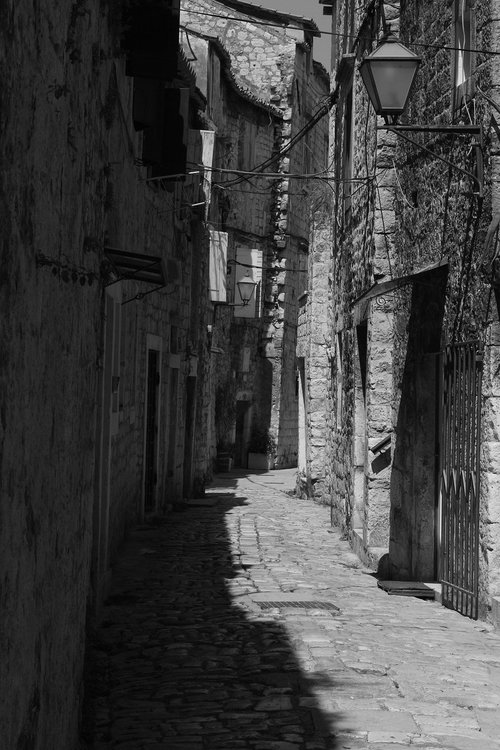 street  stone  house