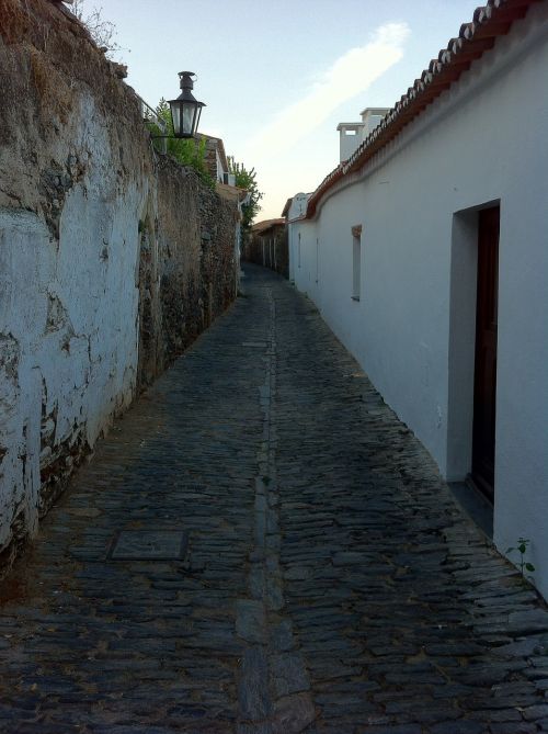 street castle monseraz