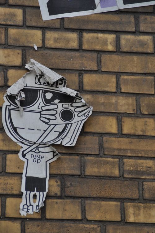 street art sticker hauswand