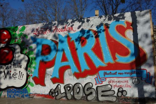 street art paris blue