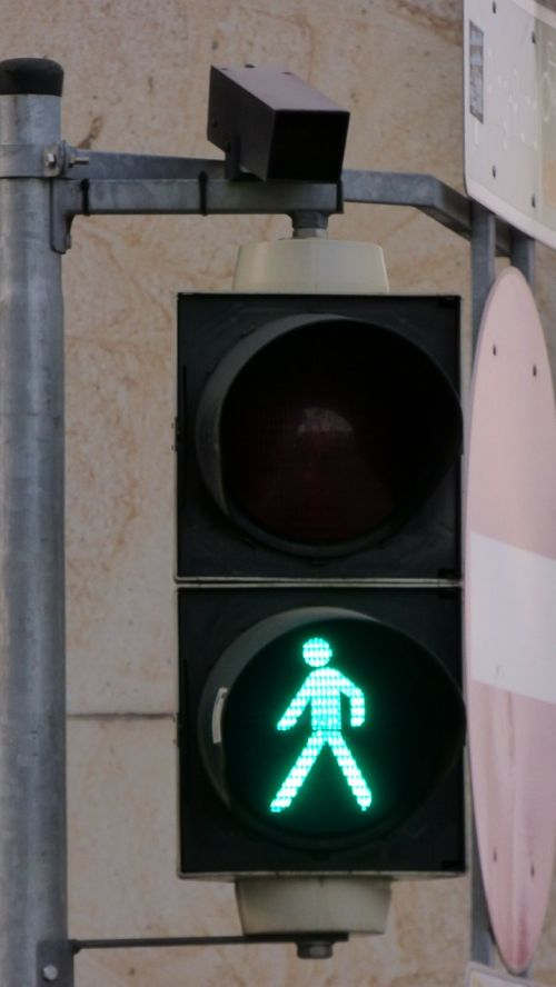 street light the green light signaling