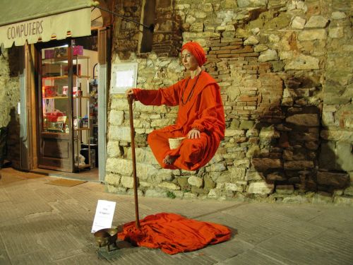 street performer open village campiglia marittima