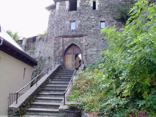 strekov castle gate castle door