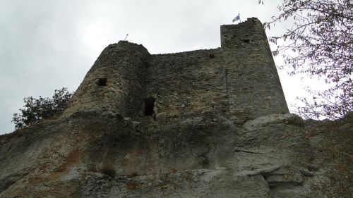 strong castle aiguèze heritage