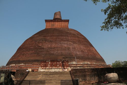 stupa  buddhist  temple