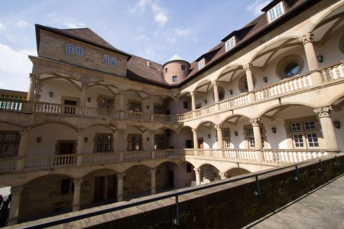 stuttgart courtyard columnar