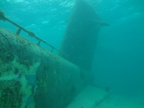 submarine ocean sunken