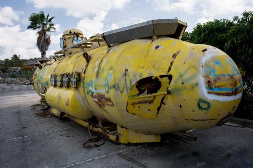 submarine yellow old