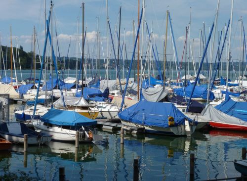 summer lake sailing boats