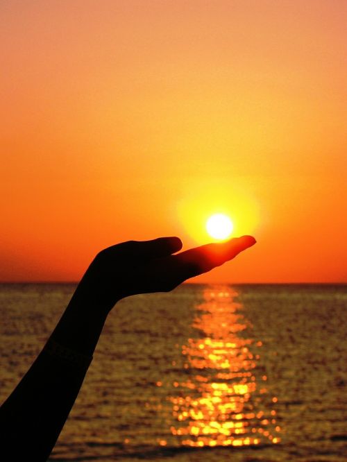 sun hand finger