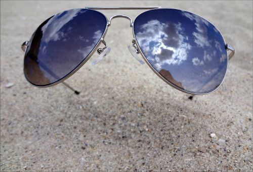 sun glasses sand reflection