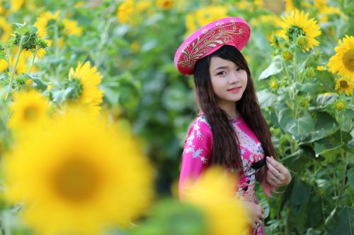 sunflower girl model