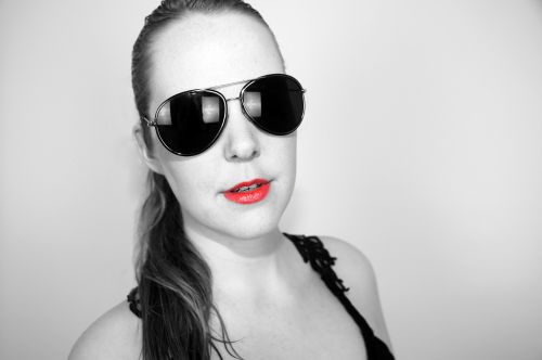 sunglasses woman red lips