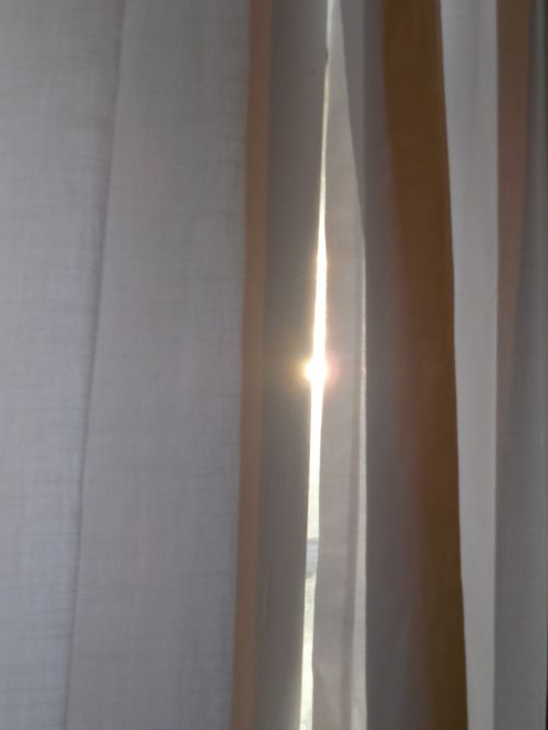 sunlight curtain window