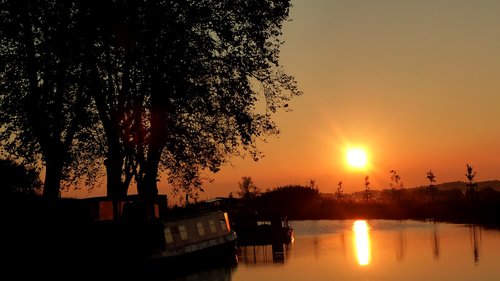 sunrise  canal du midi  peniche