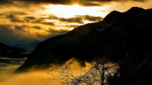 sunrise mountains fog