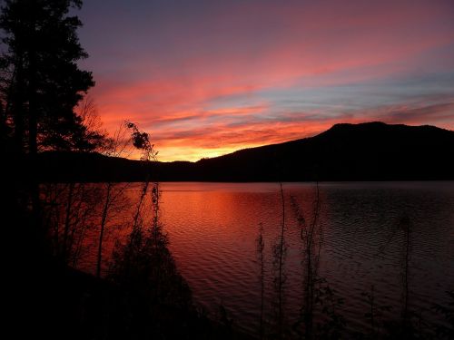 sunrise lake water