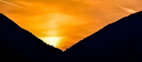 sunrise mountains treetops