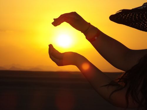 sunset hat lighting