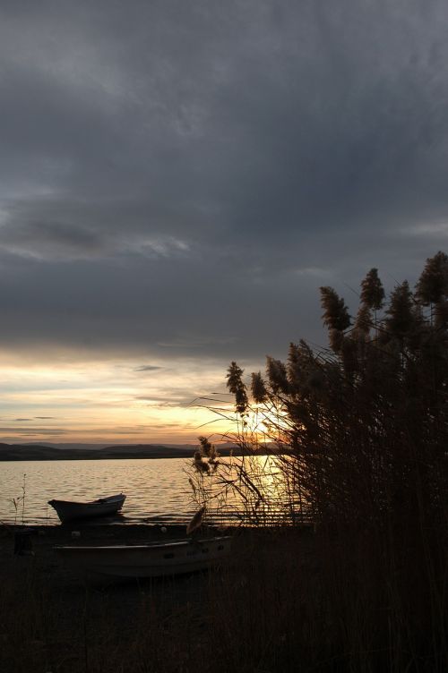 sunset hirfanlı dam lake in the evening