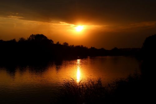 sunset water reflection