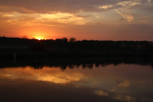 sunset water reflection